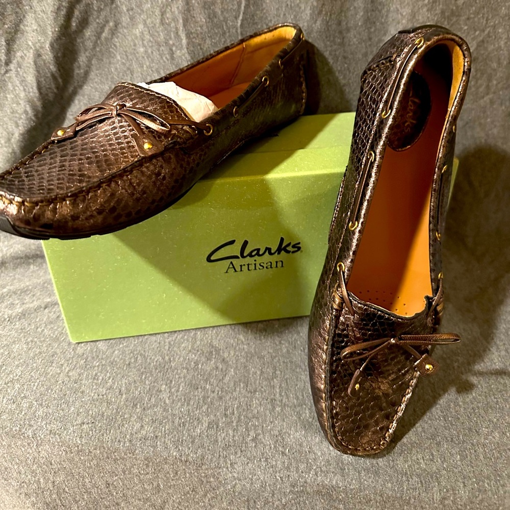 CLARKS “Dunbar Cruiser “ Bronze textured loafer size 10